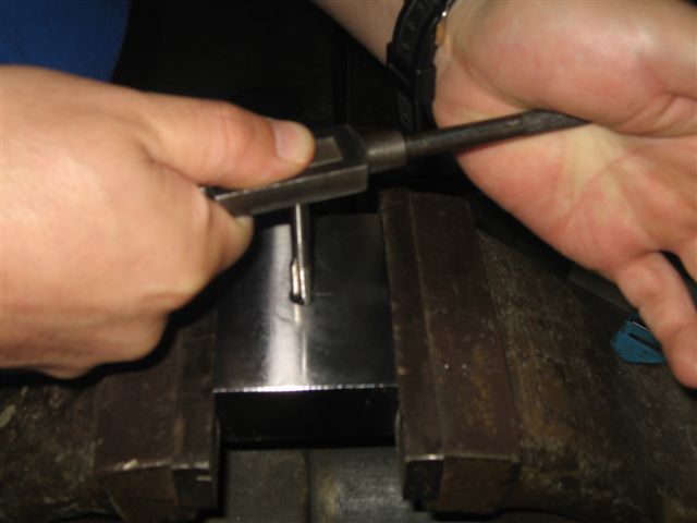 エキセンプレス | 試作板金 株式会社ウシオ|板金加工 レーザー プレス